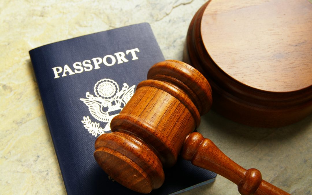 ¿Cómo puede ayudarte un abogado de migración?